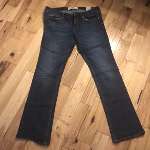 Hollister women’s 11R low rise bootcut  jeans